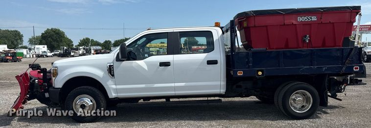 image for item EG5982 2019 Ford F350 Super Duty Crew Cab flatbed pickup truck