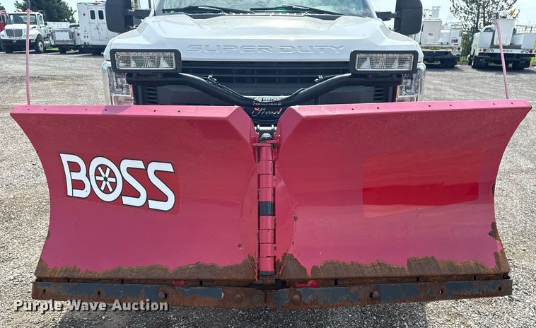 image for item EG5982 2019 Ford F350 Super Duty Crew Cab flatbed pickup truck