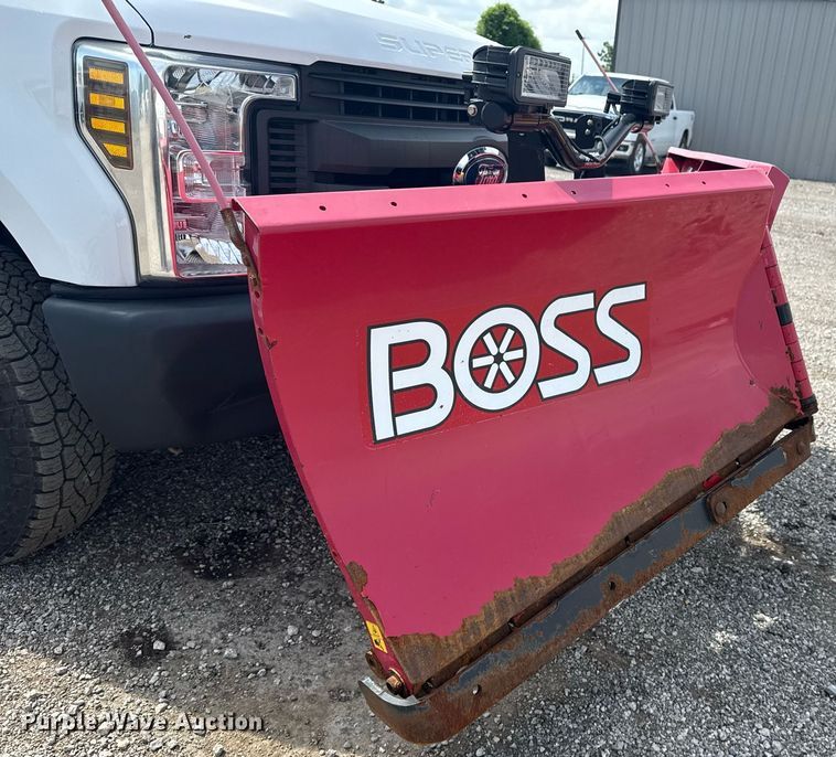 image for item EG5982 2019 Ford F350 Super Duty Crew Cab flatbed pickup truck