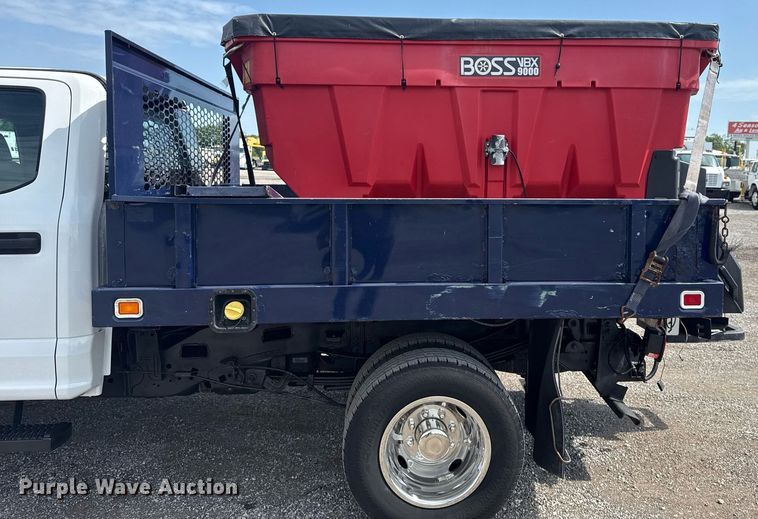 image for item EG5982 2019 Ford F350 Super Duty Crew Cab flatbed pickup truck