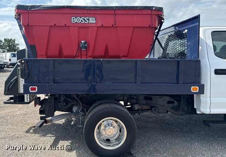 image for item EG5982 2019 Ford F350 Super Duty Crew Cab flatbed pickup truck