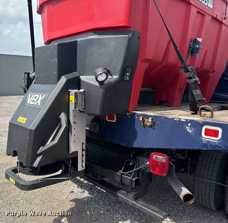 image for item EG5982 2019 Ford F350 Super Duty Crew Cab flatbed pickup truck