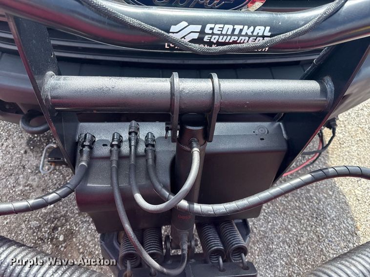 image for item EG5982 2019 Ford F350 Super Duty Crew Cab flatbed pickup truck