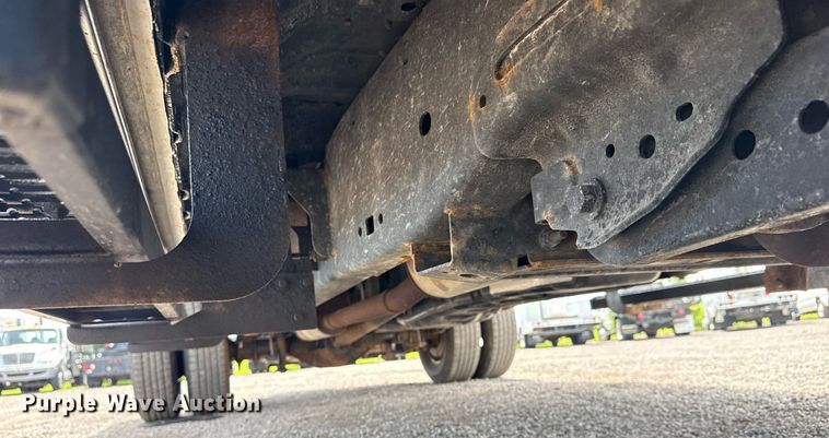 image for item EG5982 2019 Ford F350 Super Duty Crew Cab flatbed pickup truck