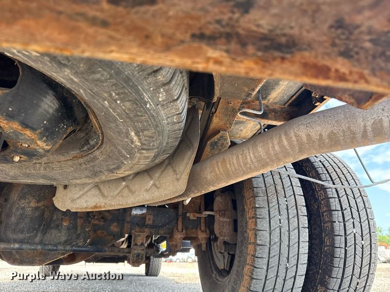 image for item EG5982 2019 Ford F350 Super Duty Crew Cab flatbed pickup truck