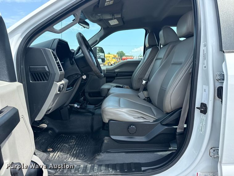 image for item EG5982 2019 Ford F350 Super Duty Crew Cab flatbed pickup truck