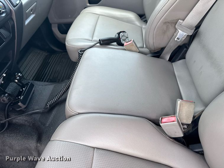 image for item EG5982 2019 Ford F350 Super Duty Crew Cab flatbed pickup truck