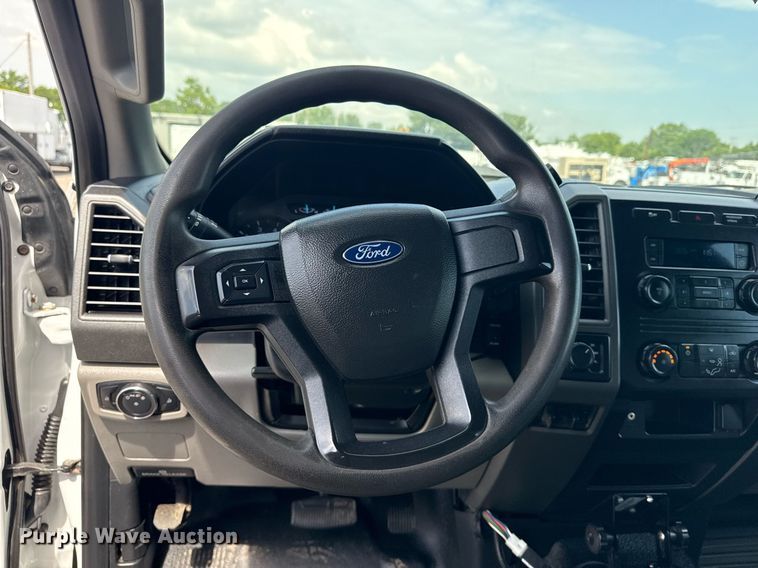 image for item EG5982 2019 Ford F350 Super Duty Crew Cab flatbed pickup truck