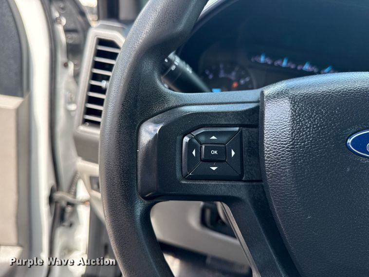 image for item EG5982 2019 Ford F350 Super Duty Crew Cab flatbed pickup truck