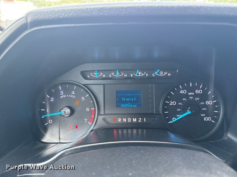 image for item EG5982 2019 Ford F350 Super Duty Crew Cab flatbed pickup truck