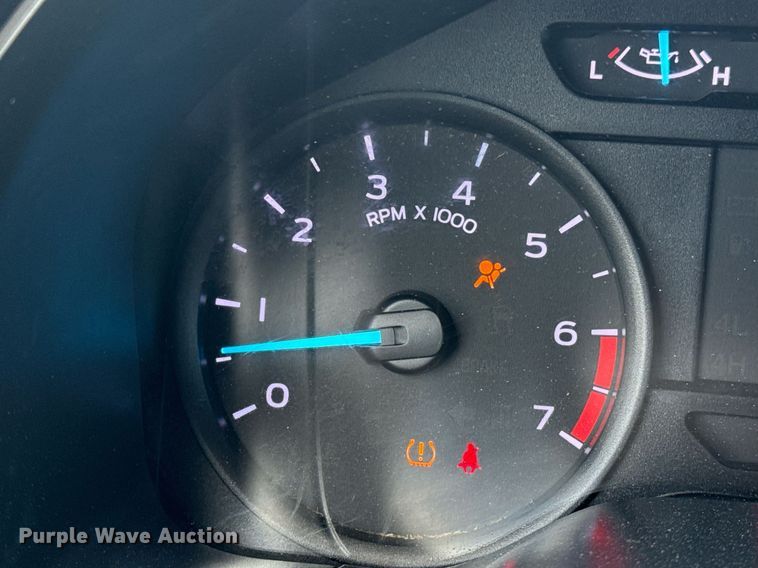 image for item EG5982 2019 Ford F350 Super Duty Crew Cab flatbed pickup truck