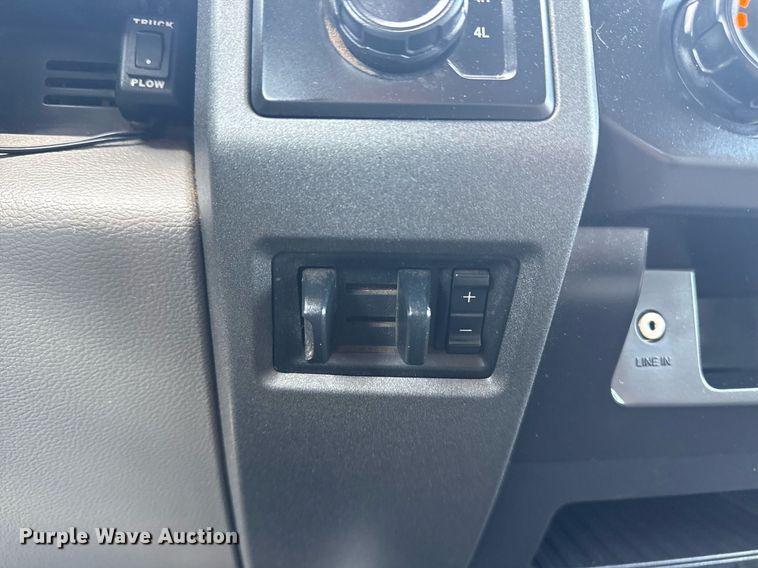 image for item EG5982 2019 Ford F350 Super Duty Crew Cab flatbed pickup truck