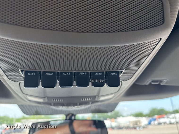 image for item EG5982 2019 Ford F350 Super Duty Crew Cab flatbed pickup truck