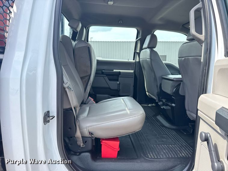 image for item EG5982 2019 Ford F350 Super Duty Crew Cab flatbed pickup truck