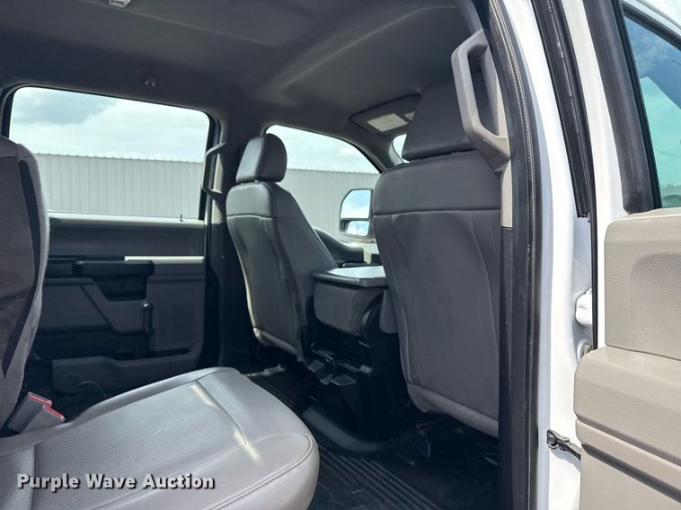 image for item EG5982 2019 Ford F350 Super Duty Crew Cab flatbed pickup truck