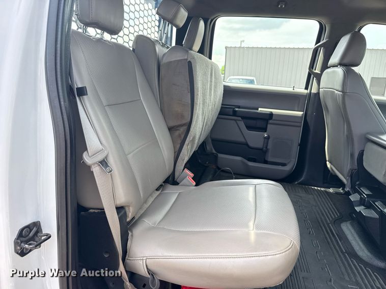 image for item EG5982 2019 Ford F350 Super Duty Crew Cab flatbed pickup truck