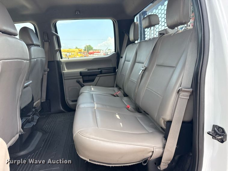 image for item EG5982 2019 Ford F350 Super Duty Crew Cab flatbed pickup truck