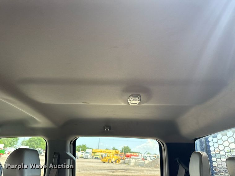 image for item EG5982 2019 Ford F350 Super Duty Crew Cab flatbed pickup truck