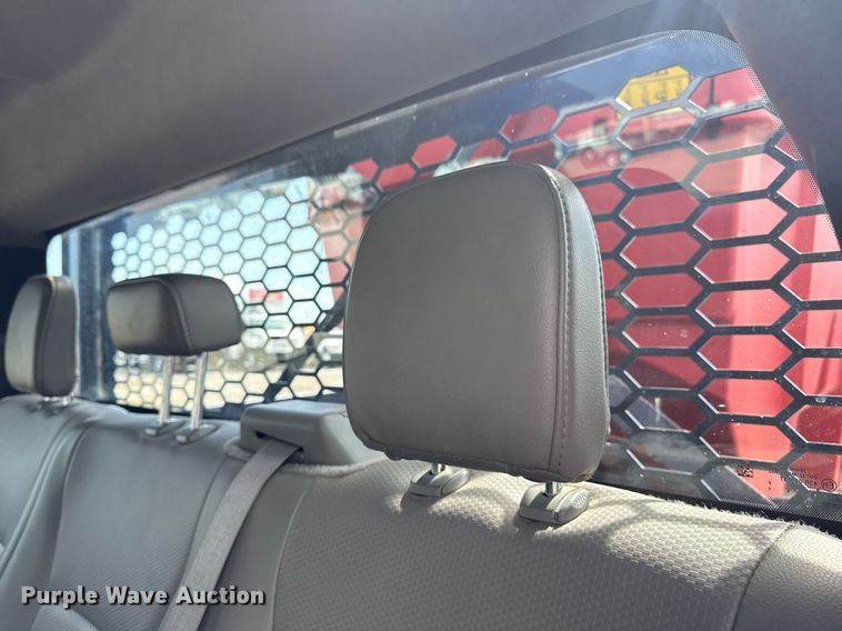 image for item EG5982 2019 Ford F350 Super Duty Crew Cab flatbed pickup truck