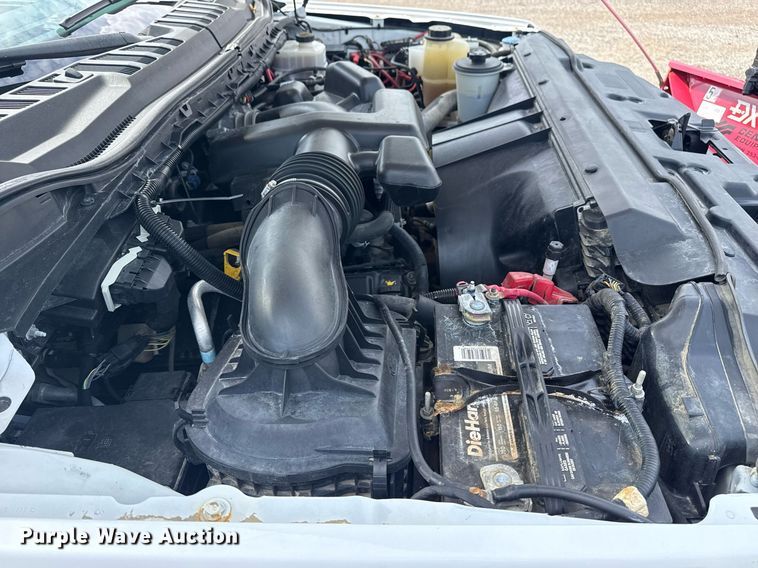 image for item EG5982 2019 Ford F350 Super Duty Crew Cab flatbed pickup truck