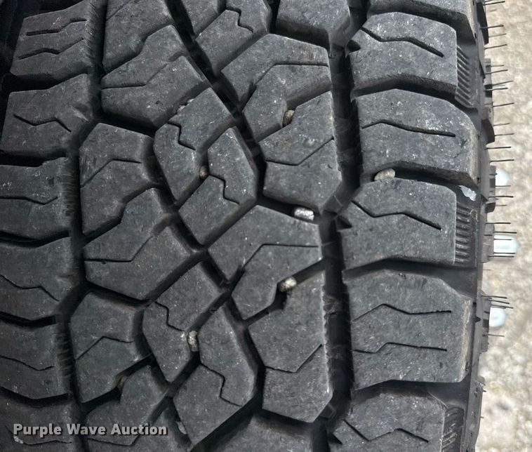 image for item EG5982 2019 Ford F350 Super Duty Crew Cab flatbed pickup truck