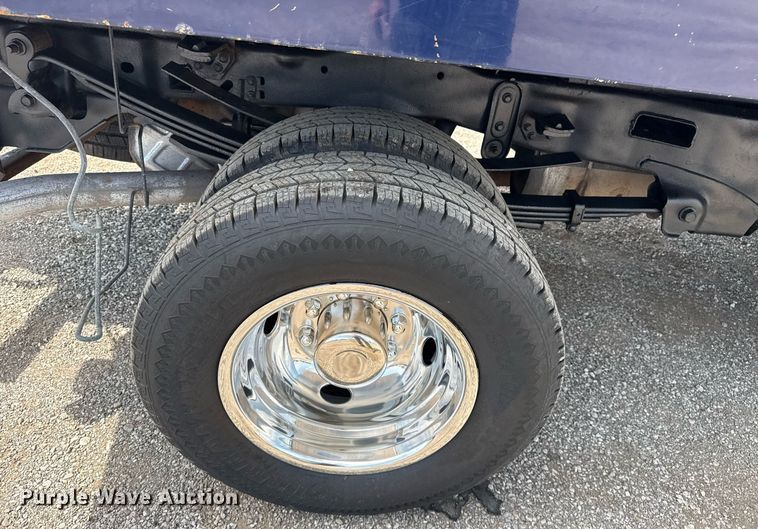 image for item EG5982 2019 Ford F350 Super Duty Crew Cab flatbed pickup truck