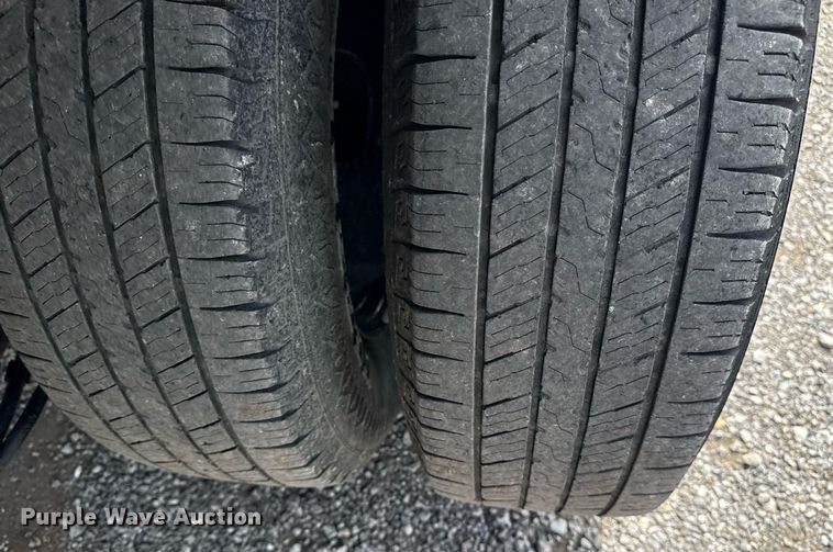 image for item EG5982 2019 Ford F350 Super Duty Crew Cab flatbed pickup truck