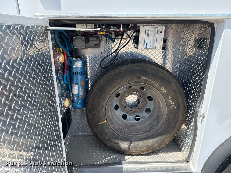 image for item EG5988 2001 Ford E350 Super Duty ambulance