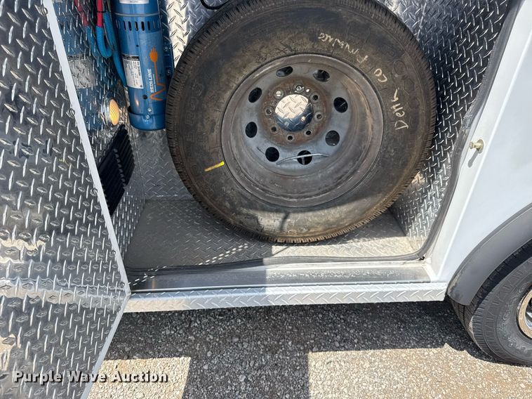 image for item EG5988 2001 Ford E350 Super Duty ambulance