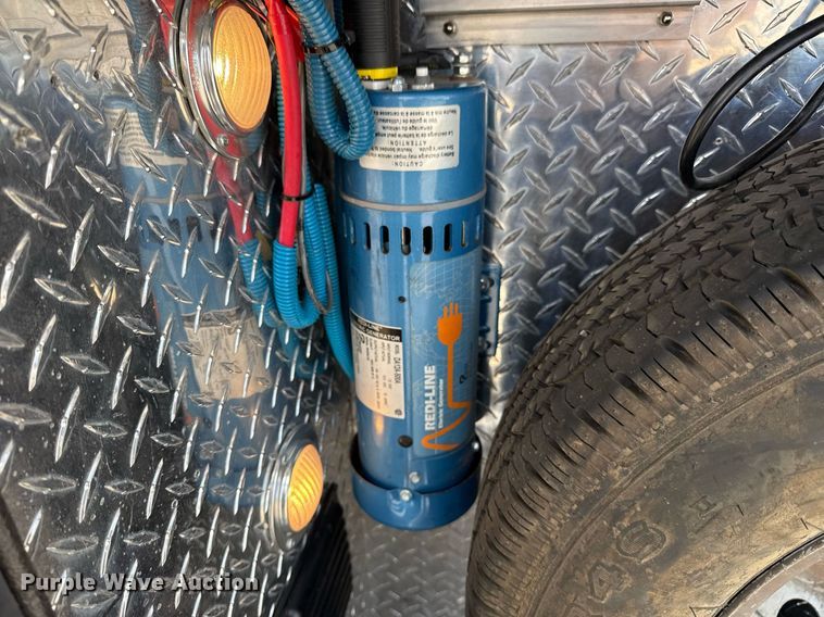 image for item EG5988 2001 Ford E350 Super Duty ambulance