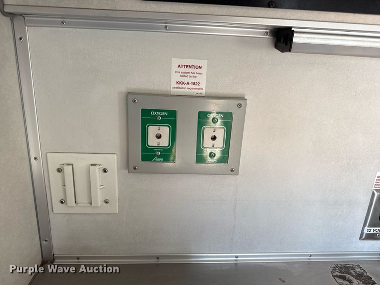 image for item EG5988 2001 Ford E350 Super Duty ambulance