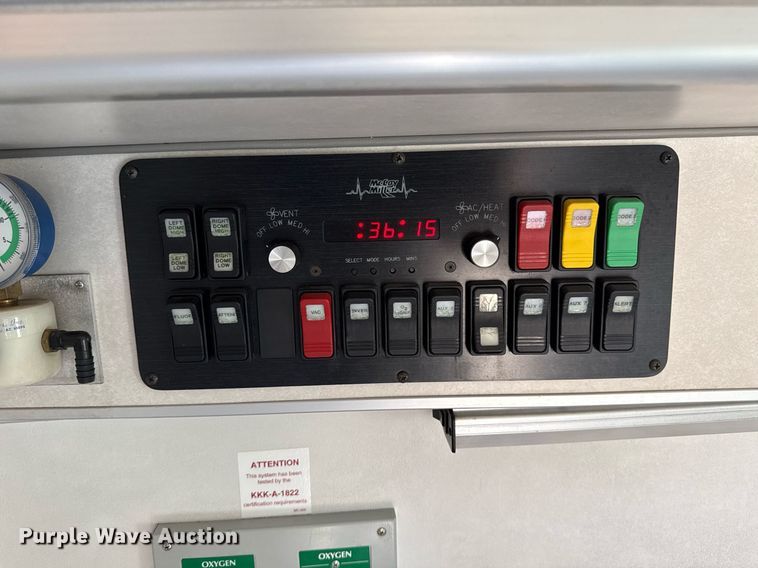 image for item EG5988 2001 Ford E350 Super Duty ambulance