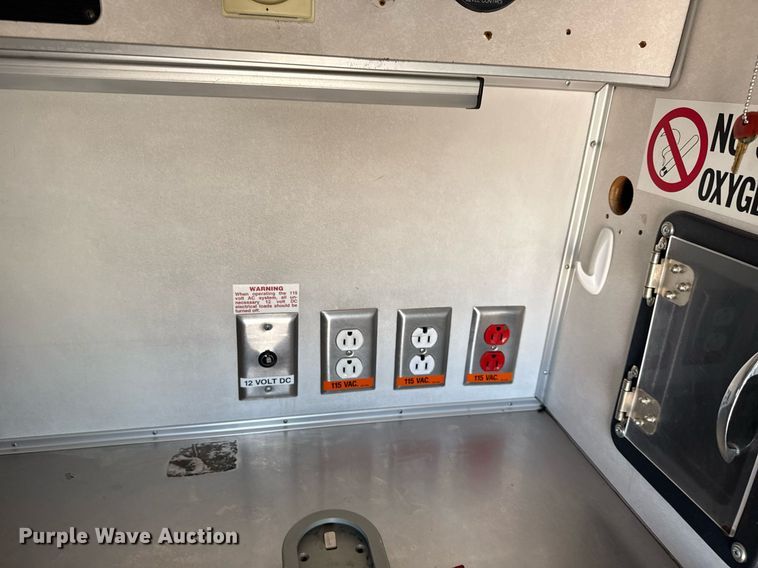 image for item EG5988 2001 Ford E350 Super Duty ambulance