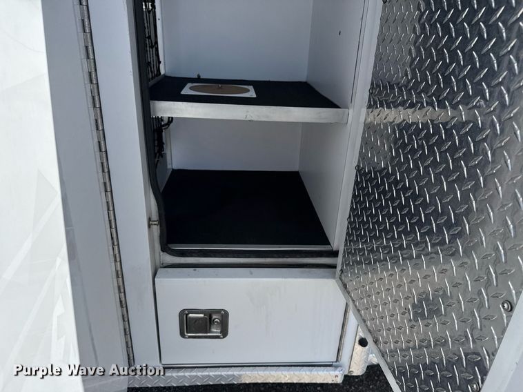 image for item EG5988 2001 Ford E350 Super Duty ambulance