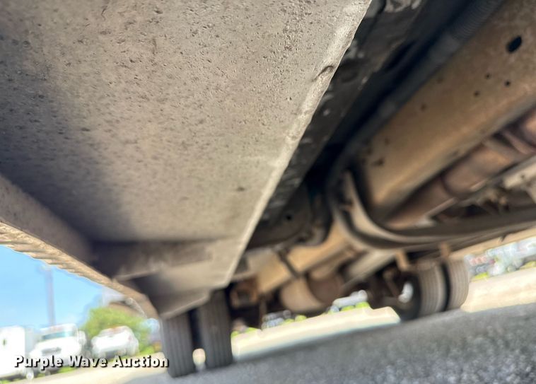 image for item EG5988 2001 Ford E350 Super Duty ambulance