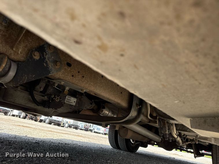 image for item EG5988 2001 Ford E350 Super Duty ambulance