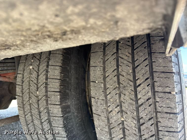 image for item EG5988 2001 Ford E350 Super Duty ambulance