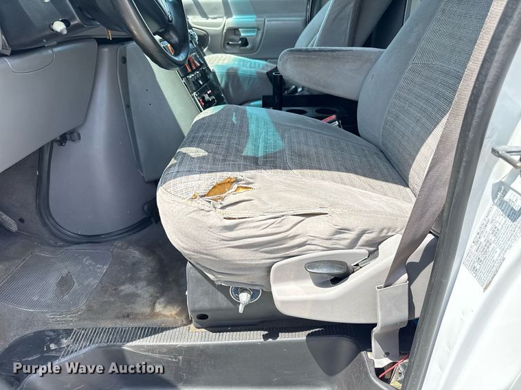 image for item EG5988 2001 Ford E350 Super Duty ambulance