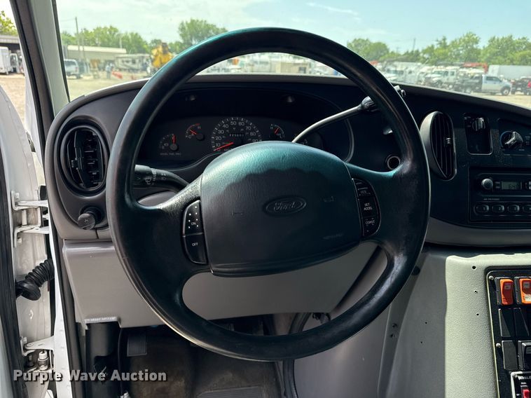 image for item EG5988 2001 Ford E350 Super Duty ambulance