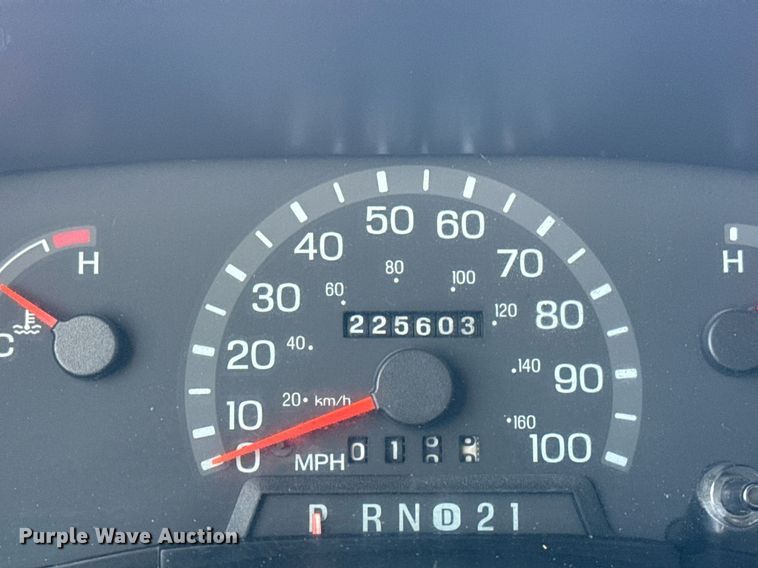 image for item EG5988 2001 Ford E350 Super Duty ambulance