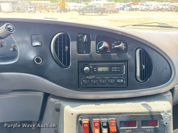 image for item EG5988 2001 Ford E350 Super Duty ambulance