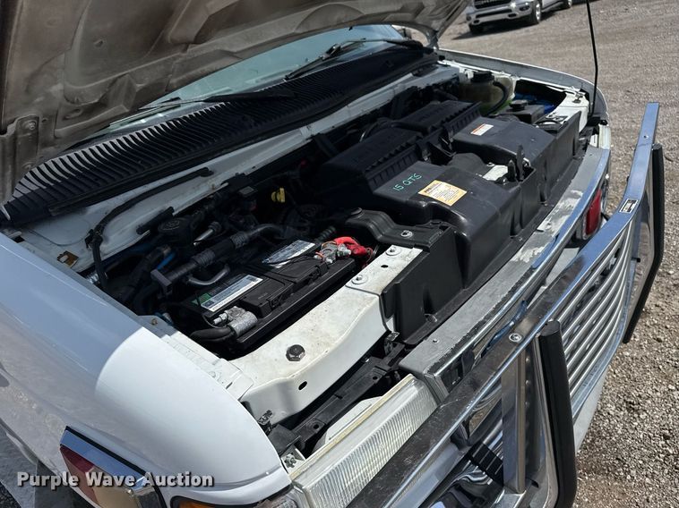 image for item EG5988 2001 Ford E350 Super Duty ambulance