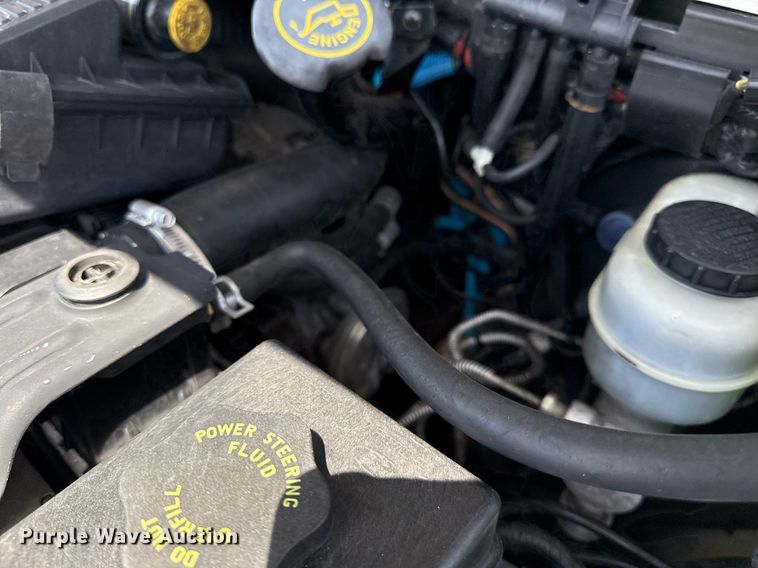 image for item EG5988 2001 Ford E350 Super Duty ambulance