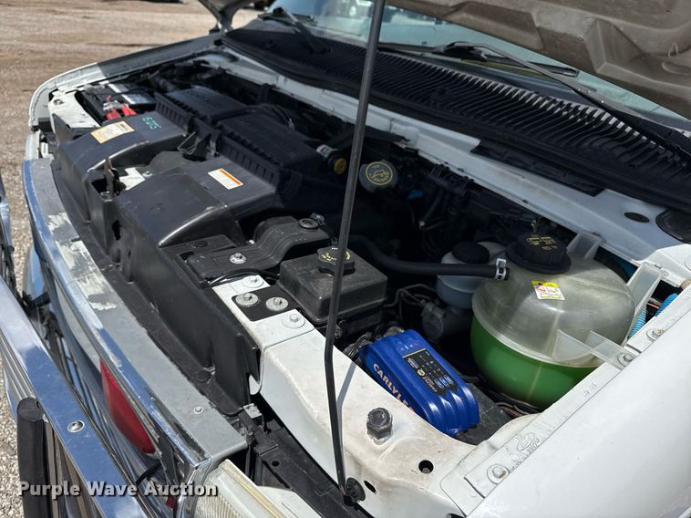 image for item EG5988 2001 Ford E350 Super Duty ambulance