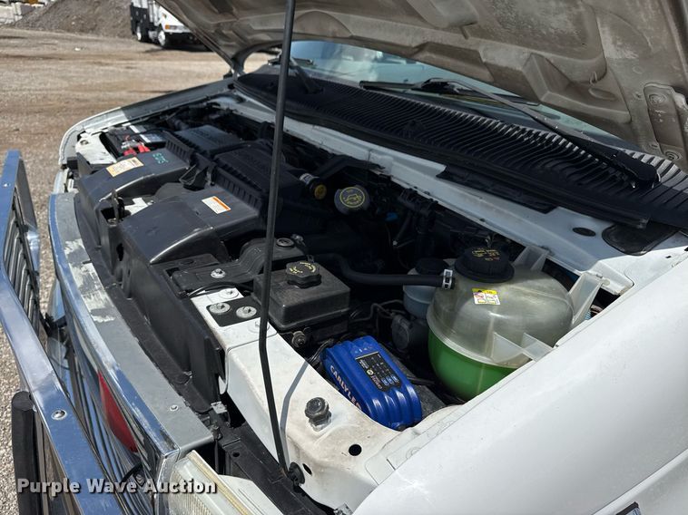 image for item EG5988 2001 Ford E350 Super Duty ambulance