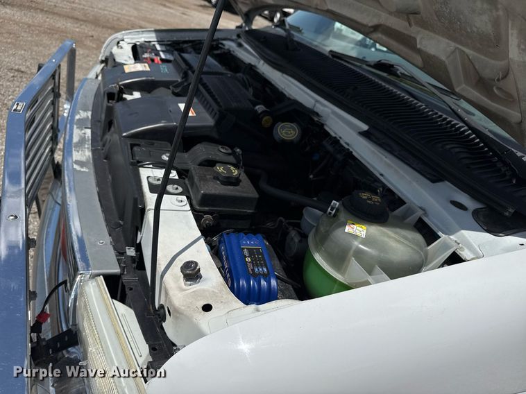 image for item EG5988 2001 Ford E350 Super Duty ambulance