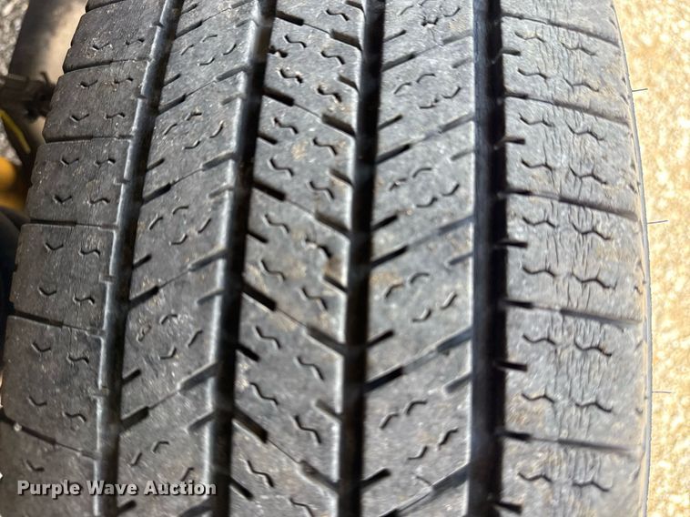 image for item EG5988 2001 Ford E350 Super Duty ambulance