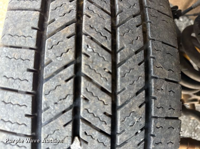 image for item EG5988 2001 Ford E350 Super Duty ambulance