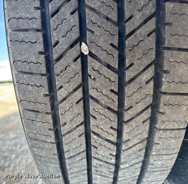 image for item EG5988 2001 Ford E350 Super Duty ambulance