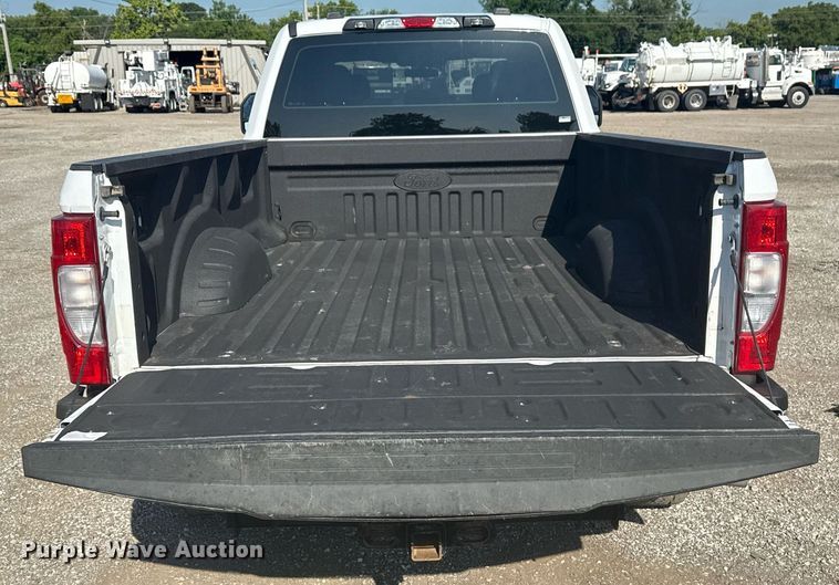 image for item EG5992 2021 Ford F350 Super Duty Crew Cab pickup truck